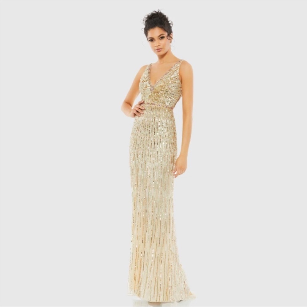 Mac Duggal 5483  SEQUIN EMBELLISHED SLEEVELESS EVENING GOWN size 2